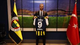 Fenerbahçe dünyaca ünlü golcüyü açıkladı!