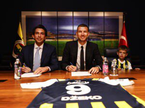 Fenerbahçe dünyaca ünlü golcüyü açıkladı! 6 dzeko1