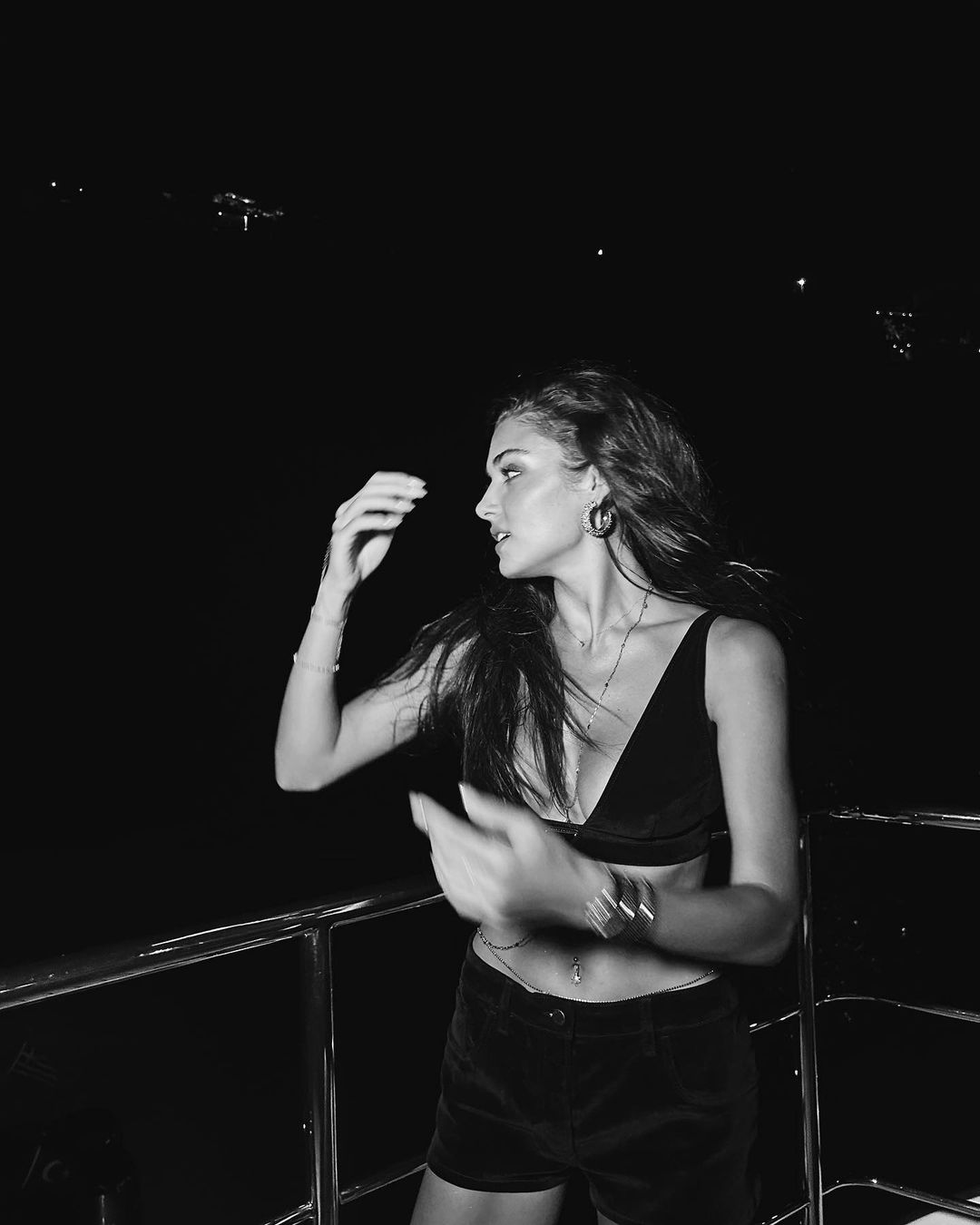 Hande Erçel sosyal medyayı salladı! 20 362673300 955629265746647 9206749649257618163 n
