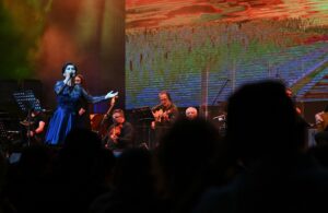 Yavuz Bingöl Kuruçeşme'de konser verdi 7 AA 20230715 31688872 31688862 YAVUZ BINGOL VE SUKRIYE TUTKUN KURUCESME ACIKHAVADA KONSER VERDI