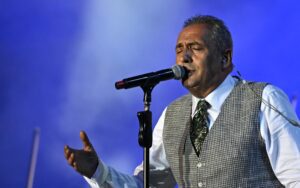 Yavuz Bingöl Kuruçeşme'de konser verdi 8 AA 20230715 31688872 31688871 YAVUZ BINGOL VE SUKRIYE TUTKUN KURUCESME ACIKHAVADA KONSER VERDI