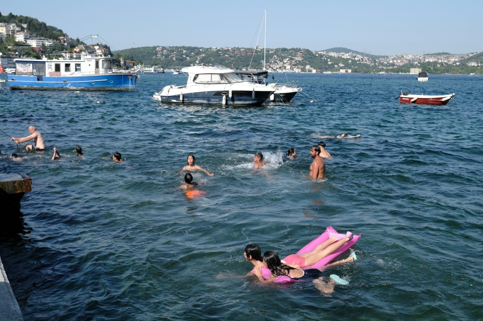 İstanbul'da sıcak hava etkili oldu 16 AA 20230720 31725959 31725957 ISTANBULDA SICAK HAVA ETKILI OLDU scaled