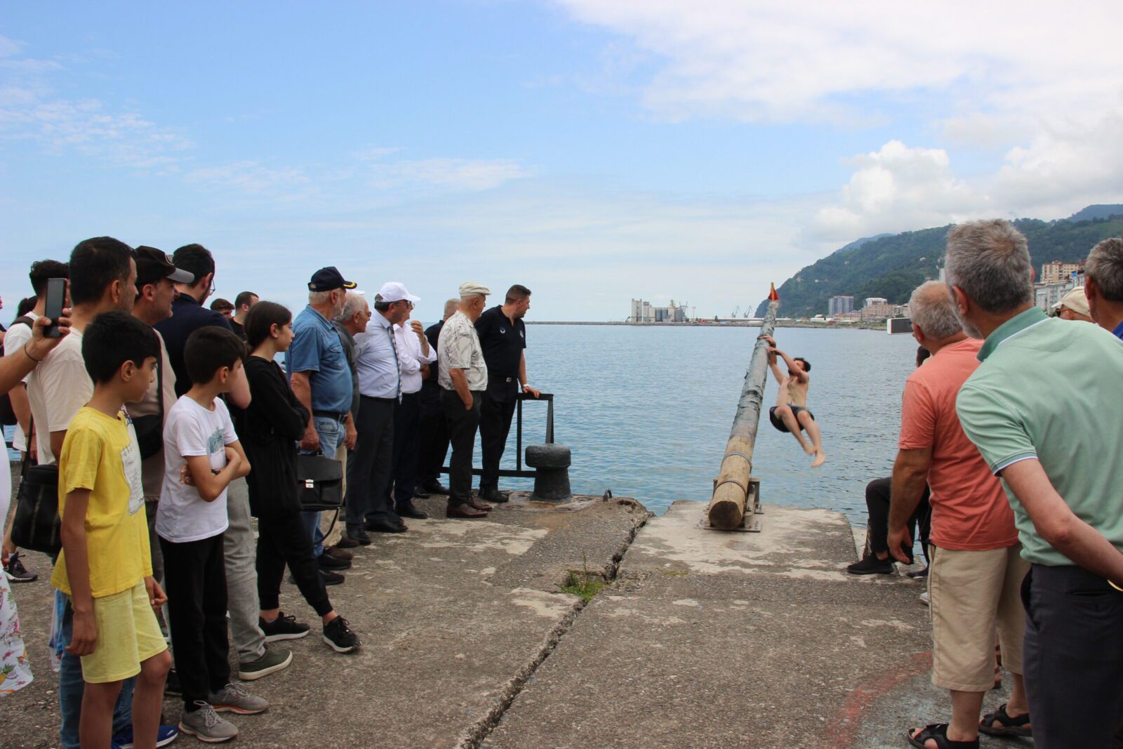 Artvin'de "19. Hopa Kültür Sanat ve Deniz Festivali" başladı 13 AA 20230721 31733941 31733935 ARTVINDE 19 HOPA KULTUR SANAT VE DENIZ FESTIVALI BASLADI scaled