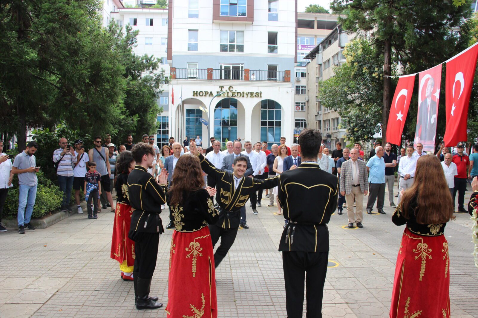 Artvin'de "19. Hopa Kültür Sanat ve Deniz Festivali" başladı 11 AA 20230721 31733941 31733940 ARTVINDE 19 HOPA KULTUR SANAT VE DENIZ FESTIVALI BASLADI scaled