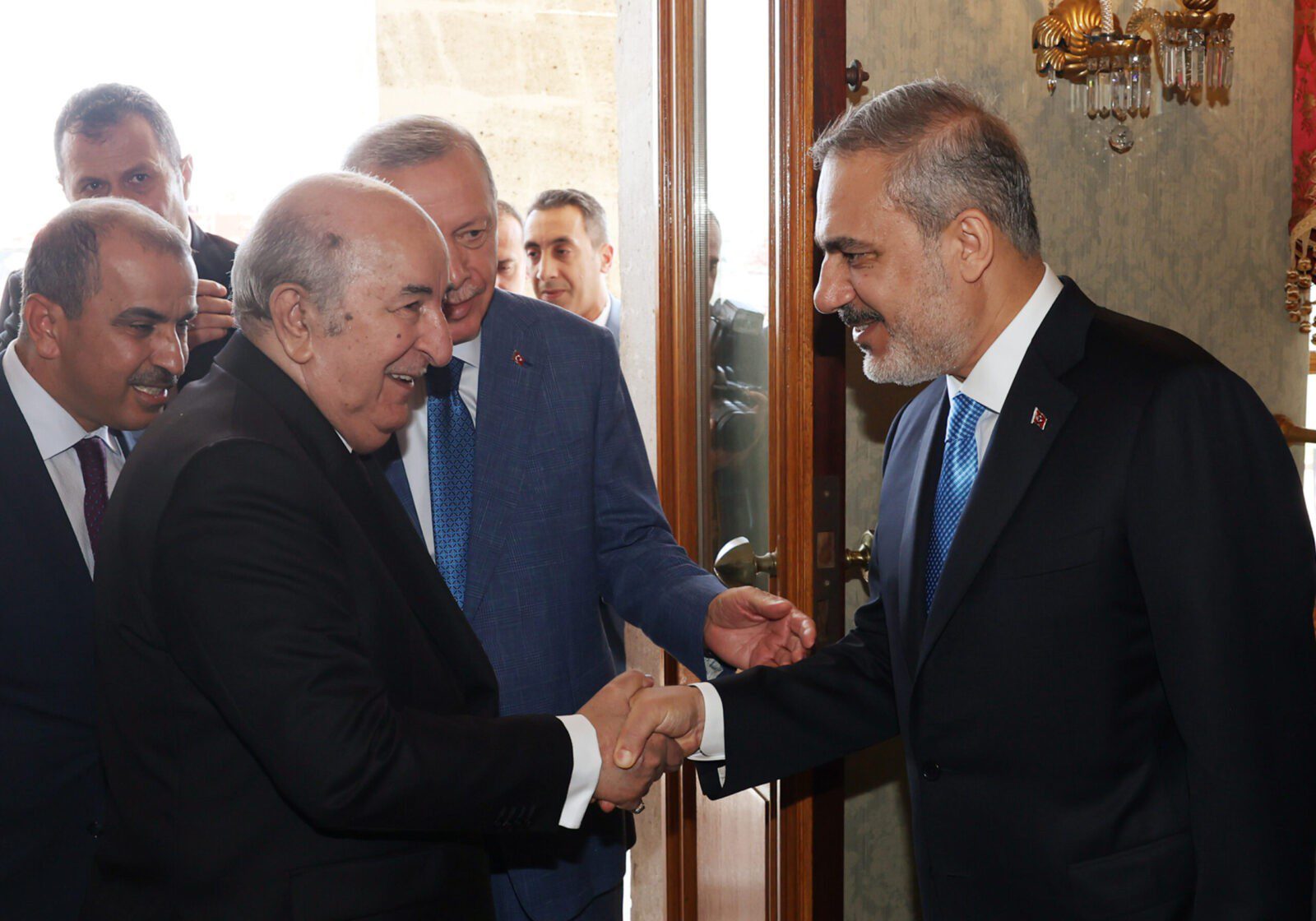 Cumhurbaşkanı Erdoğan, Cezayir Cumhurbaşkanı'nı kabul etti 9 AA 20230722 31739542 31739531 CUMHURBASKANI ERDOGAN CEZAYIR CUMHURBASKANI TEBBUN ILE GORUSTU scaled