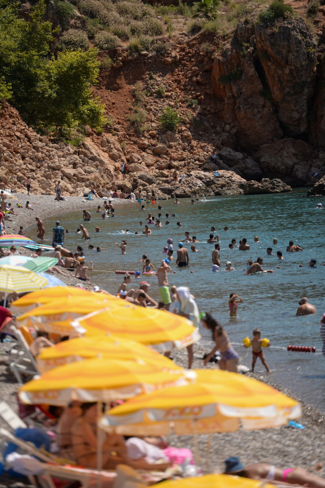Antalya'da sıcak bunaltıyor 19 AA 20230723 31745202 31745194 ANTALYADA SICAK HAVA BUNALTIYOR scaled