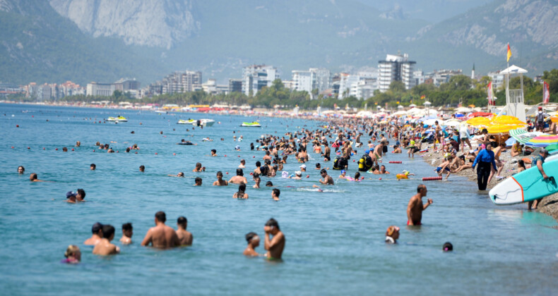 Antalya’da sıcak bunaltıyor