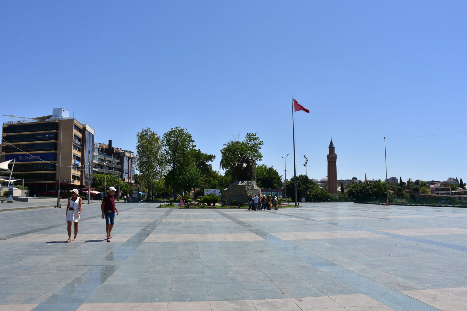 Antalya'da sıcak bunaltıyor 20 AA 20230723 31745665 31745663 ANTALYADA SICAK HAVA BUNALTIYOR scaled