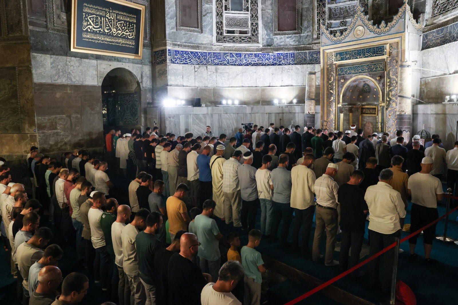 Ayasofya'nın ibadete açılışının 3. yılı 16 AA 20230724 31749292 31749285 AYASOFYAI KEBIR CAMII SERIFININ IBADETE ACILMASININ UCUNCU YIL DONUMU scaled