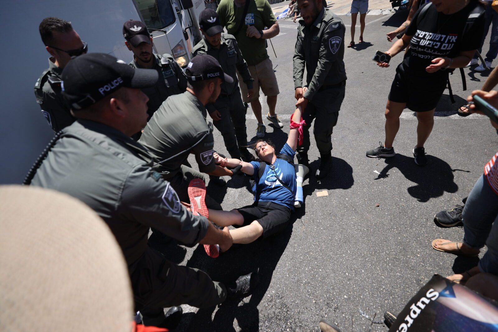 İsrail'de protestolara sebep olan yargı reformu, kabul edildi! 21 AA 20230724 31751964 31751944 ISRAIL MECLISI ONUNDE YARGI DUZENLEMESINE KARSI PROTESTOLAR SURUYOR scaled