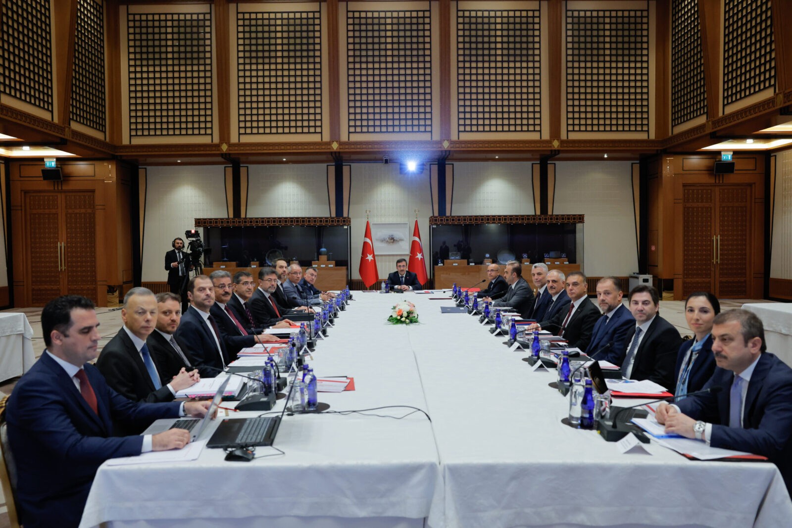 Külliye'de ekonomi zirvesi! 3,5 saat sürdü! 3 AA 20230726 31767261 31767257 EKONOMI KOORDINASYON KURULU CUMHURBASKANI YARDIMCISI YILMAZ BASKANLIGINDA TOPLANDI scaled