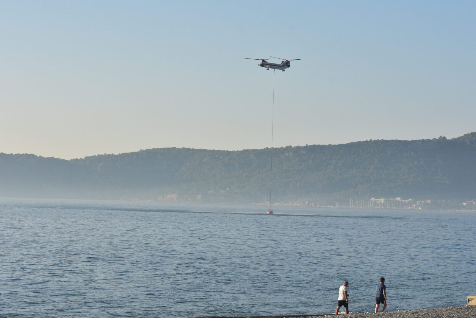 Kemer'deki yangında alevler söndürülemiyor! 9 AA 20230726 31767740 31767739 ANTALYANIN KEMER ILCESINDEKI ORMAN YANGINA HAVADAN VE KARADAN MUDAHALE SURUYOR scaled