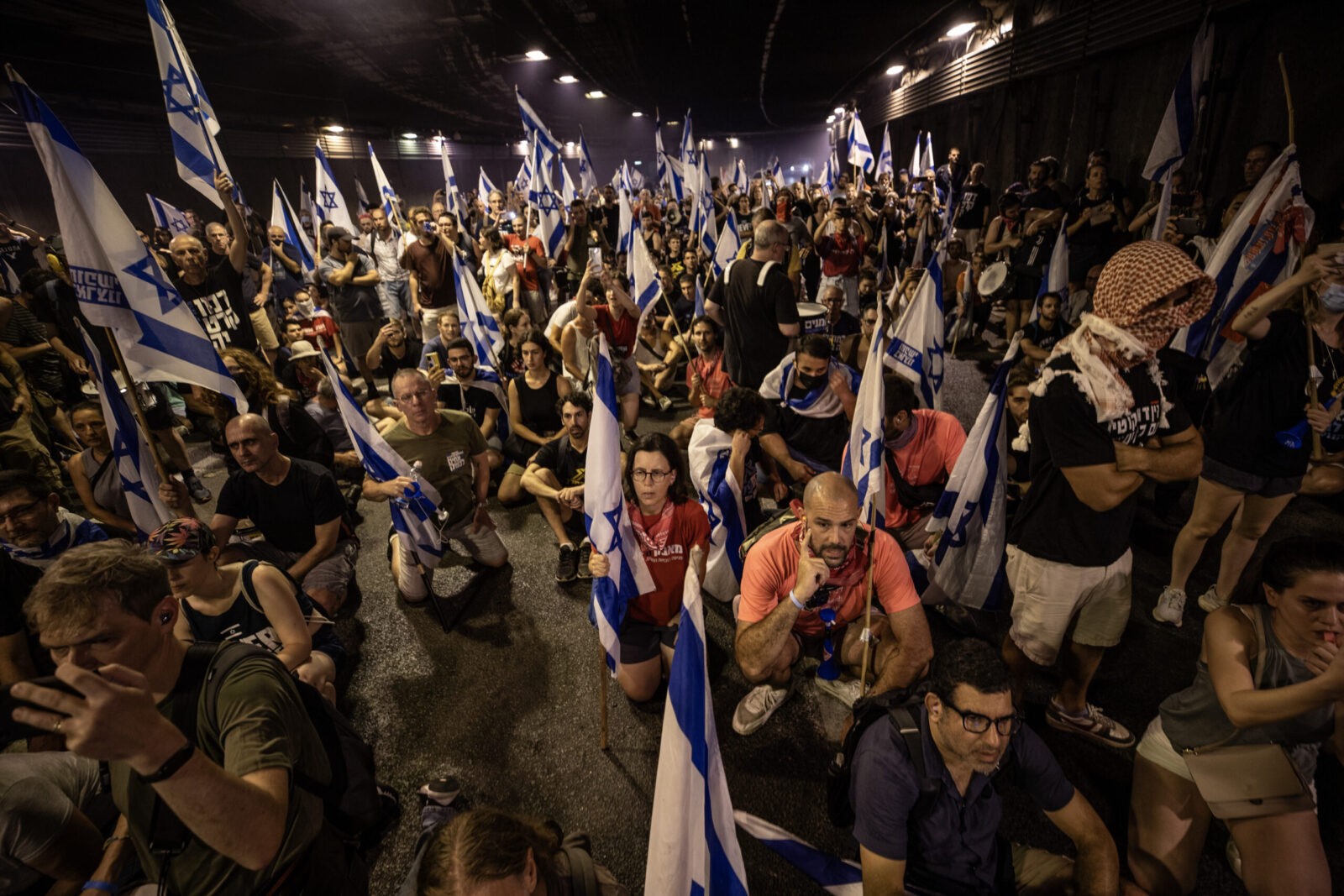 İsrail'de protestolar devam ediyor 15 AA 20230727 31784414 31784400 ISRAILDE NETANYAHU HUKUMETININ YARGI DUZENLEMESINE KARSI YURUTULEN PROTESTOLAR DEVAM EDIYOR scaled