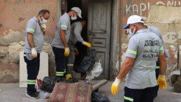 Mersin’de bir evden 10 ton çöp çıkarıldı!