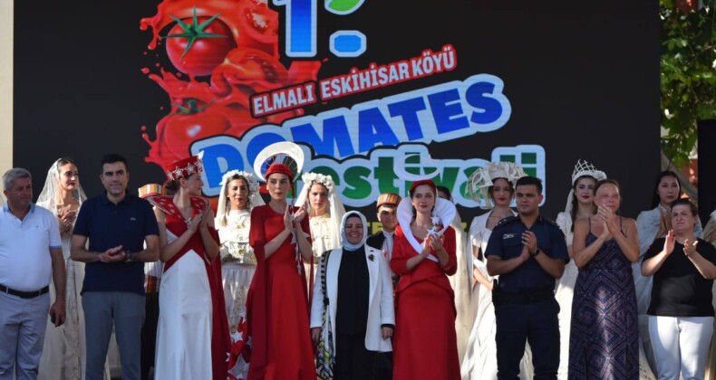 Antalya’da “Domates Festivali” başladı