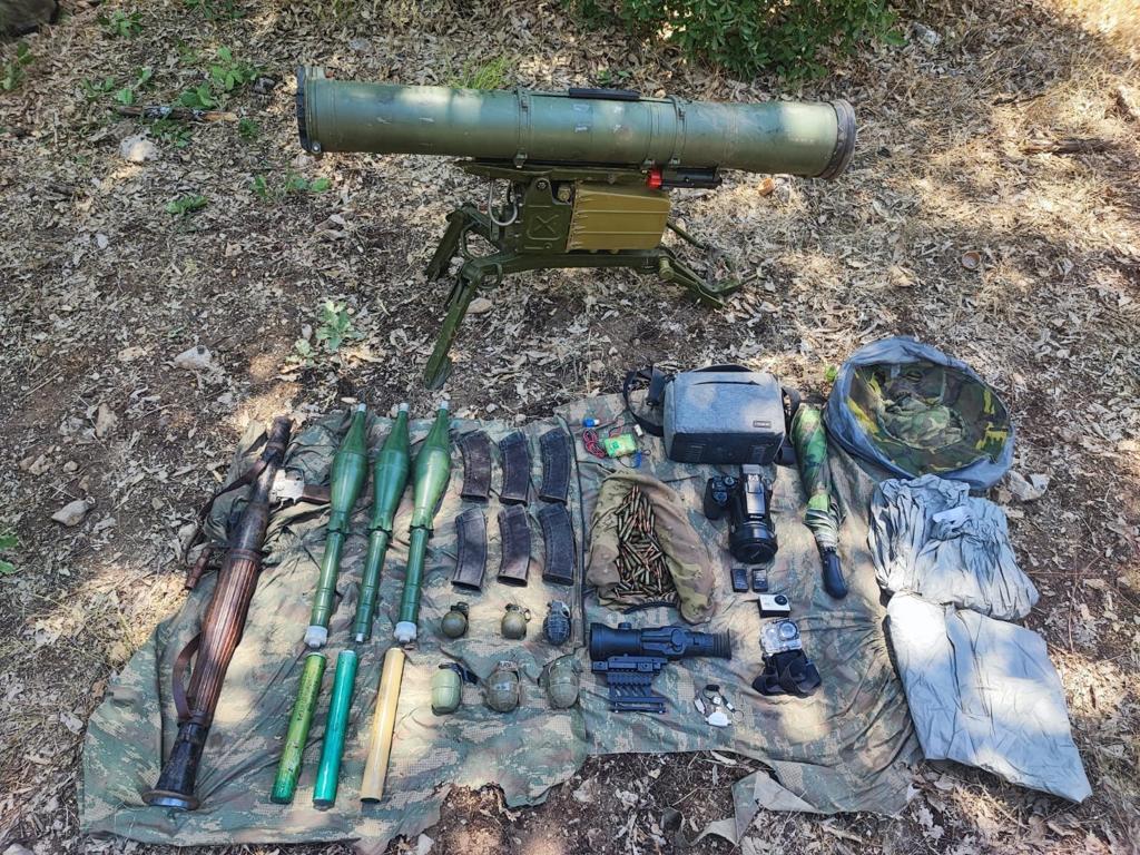 Pençe-Kilit Operasyonunda PKK'ya ait silah ve mühimmat ele geçirildi! 5 AA 20230729 31795781 31795777 PENCEKILIT OPERASYONU BOLGESINDE TERORISTLERE AIT COK SAYIDA SILAH VE MUHIMMAT ELE GECIRILDI