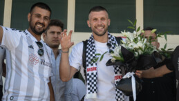 Beşiktaş, Ante Rebic’i İstanbul’a getirdi