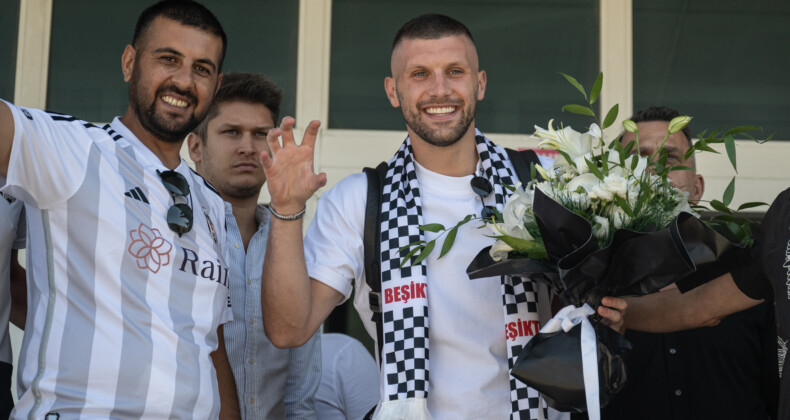 Beşiktaş, Ante Rebic’i İstanbul’a getirdi