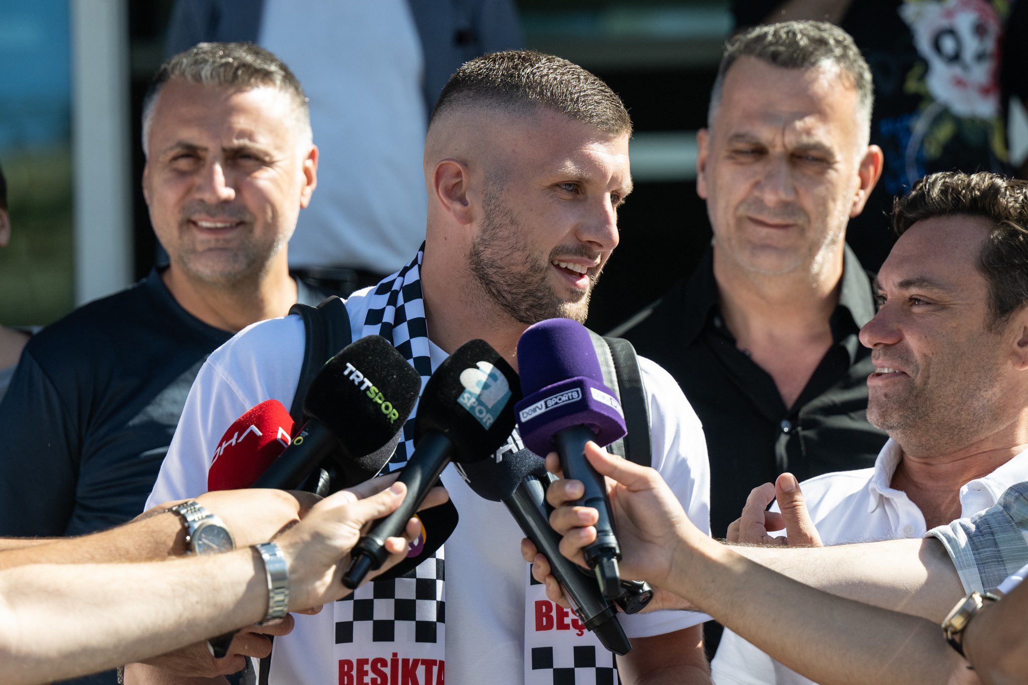Beşiktaş, Ante Rebic'i İstanbul'a getirdi 6 AA 20230730 31803681 31803679 BESIKTASIN TRANSFER GORUSMELERINE BASLADIGI ANTE REBIC ISTANBULA GELDI