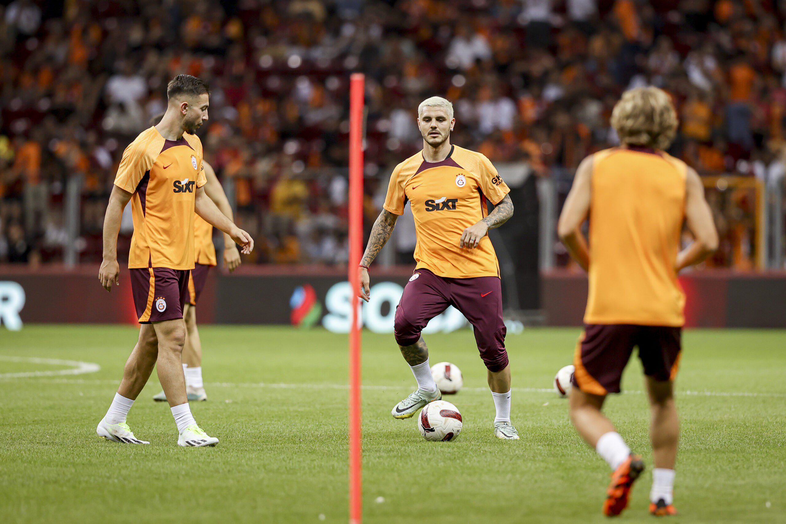 Galatasaray'dan gövde gösterisi! 29 AA 20230730 31805120 31805112 GALATASARAY TARAFTARA ACIK ANTRENMANDA HAZIRLIKLARINI SURDURDU scaled