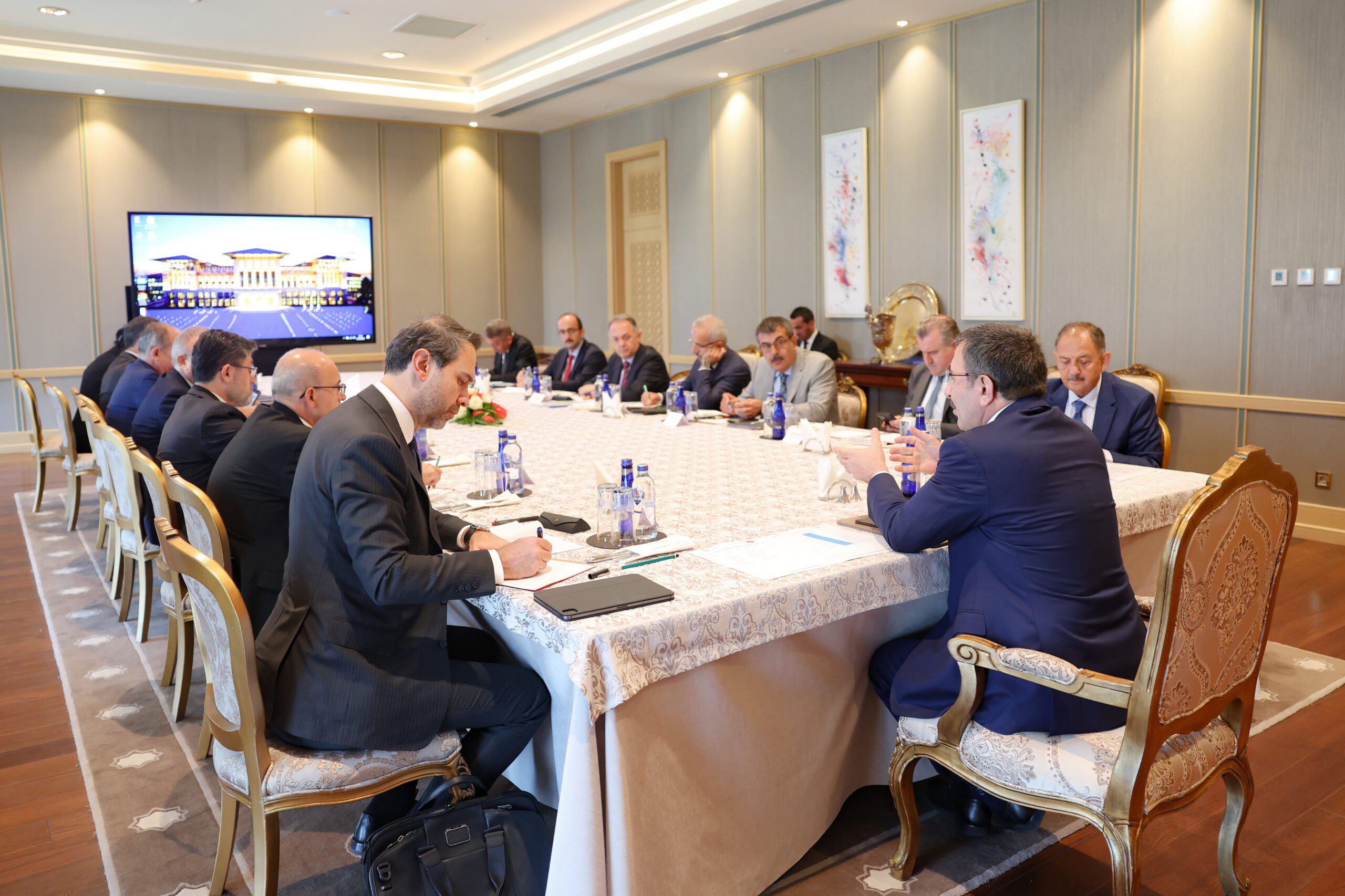 Külliye'de deprem koordinasyon toplantısı yapıldı 5 AA 20230731 31809112 31809111 CUMHURBASKANI YARDIMCISI YILMAZ BASKANLIGINDA DEPREM KOORDINASYON TOPLANTISI YAPILDI scaled