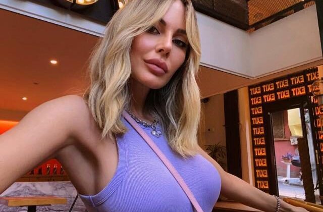 Hande Sarıoğlu tatilde…Bir ilke imza attı…