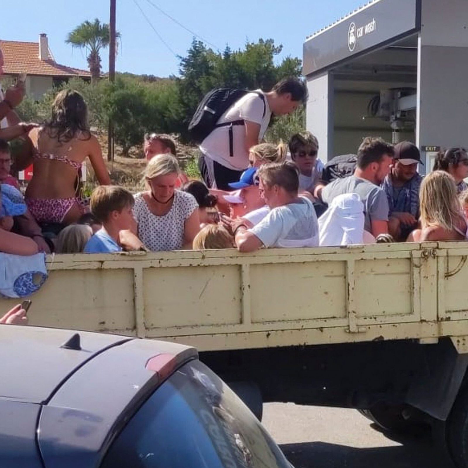 Rodos Adası alevlere teslim oldu! Görüntüler korkunç! 16 tahliye