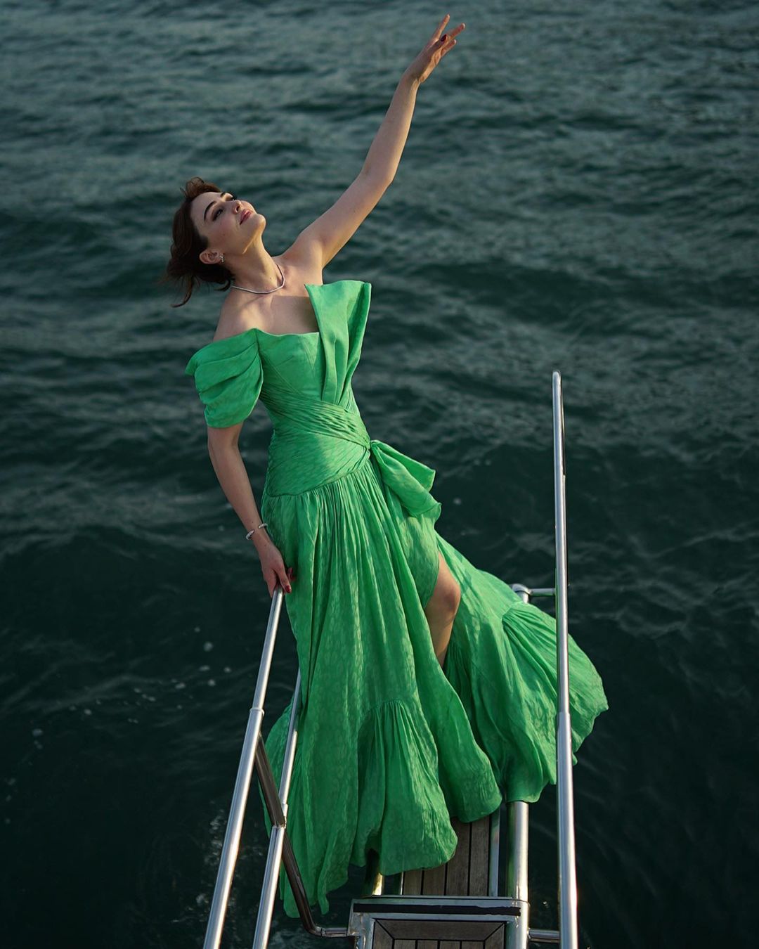 Esra Bilgiç'in yeni projesi belli oldu! 24 353993537 537167841792174 1555571754633811353 n