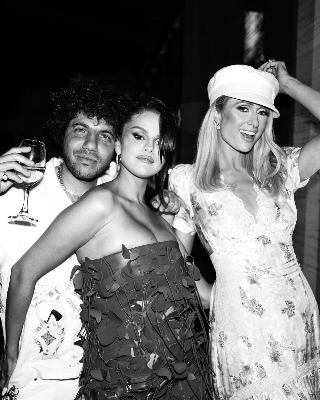 Selena Gomez parti sonrası tatilde! Bikinisiyle poz verdi 21 362300405 1945645975821614 4415035223524135426 n