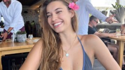 Yunanistan’da tatil yapan Afra Saraçoğlu tanga bikinisiyle poz verdi!