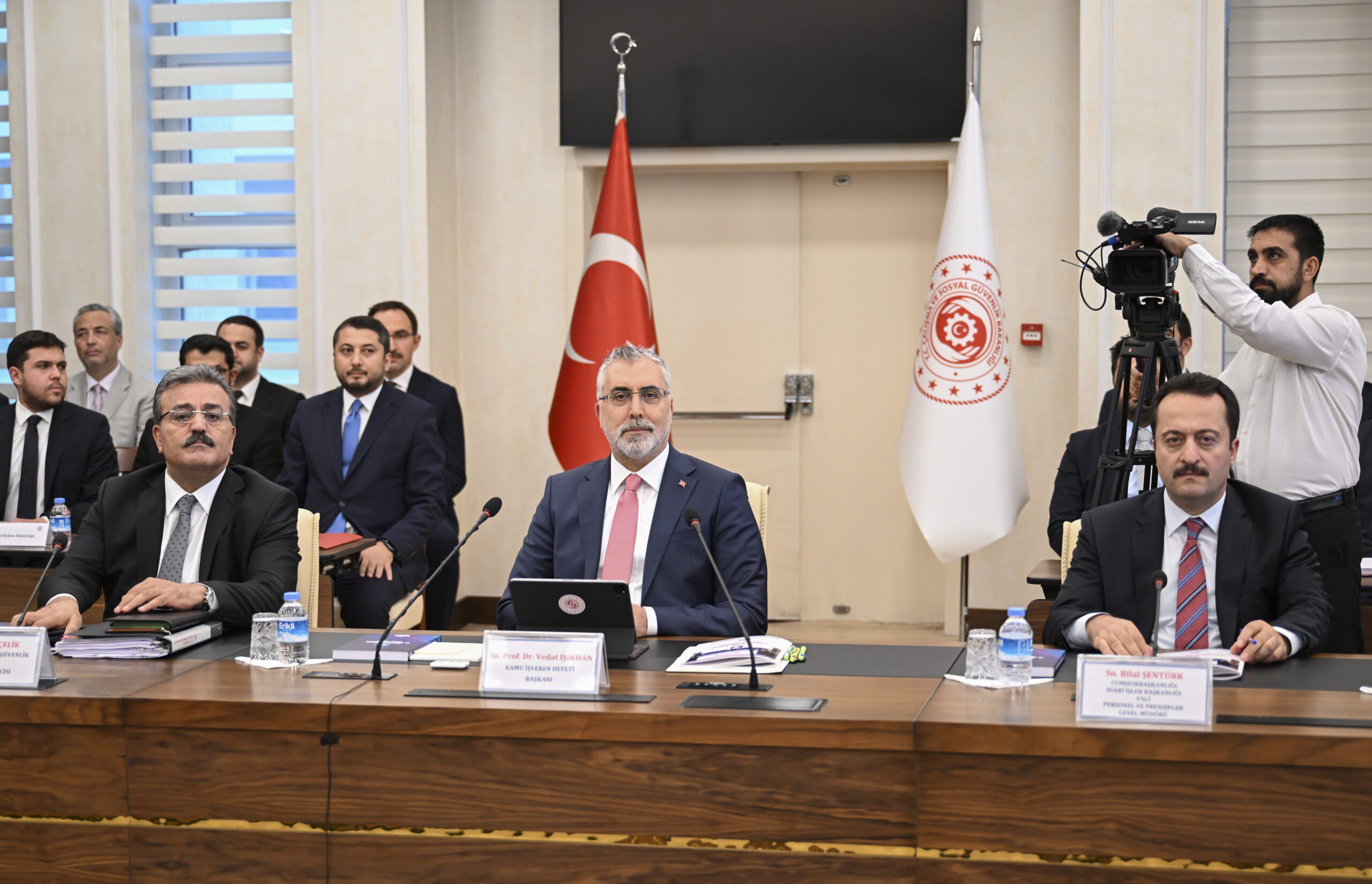 Emekli ve memurun gözü zam tarihinde! 9 AA 20230801 31816307 31816303 MEMUR VE MEMUR EMEKLISININ KAMU TOPLU SOZLESMESI GORUSMELERI BASLADI 1 scaled