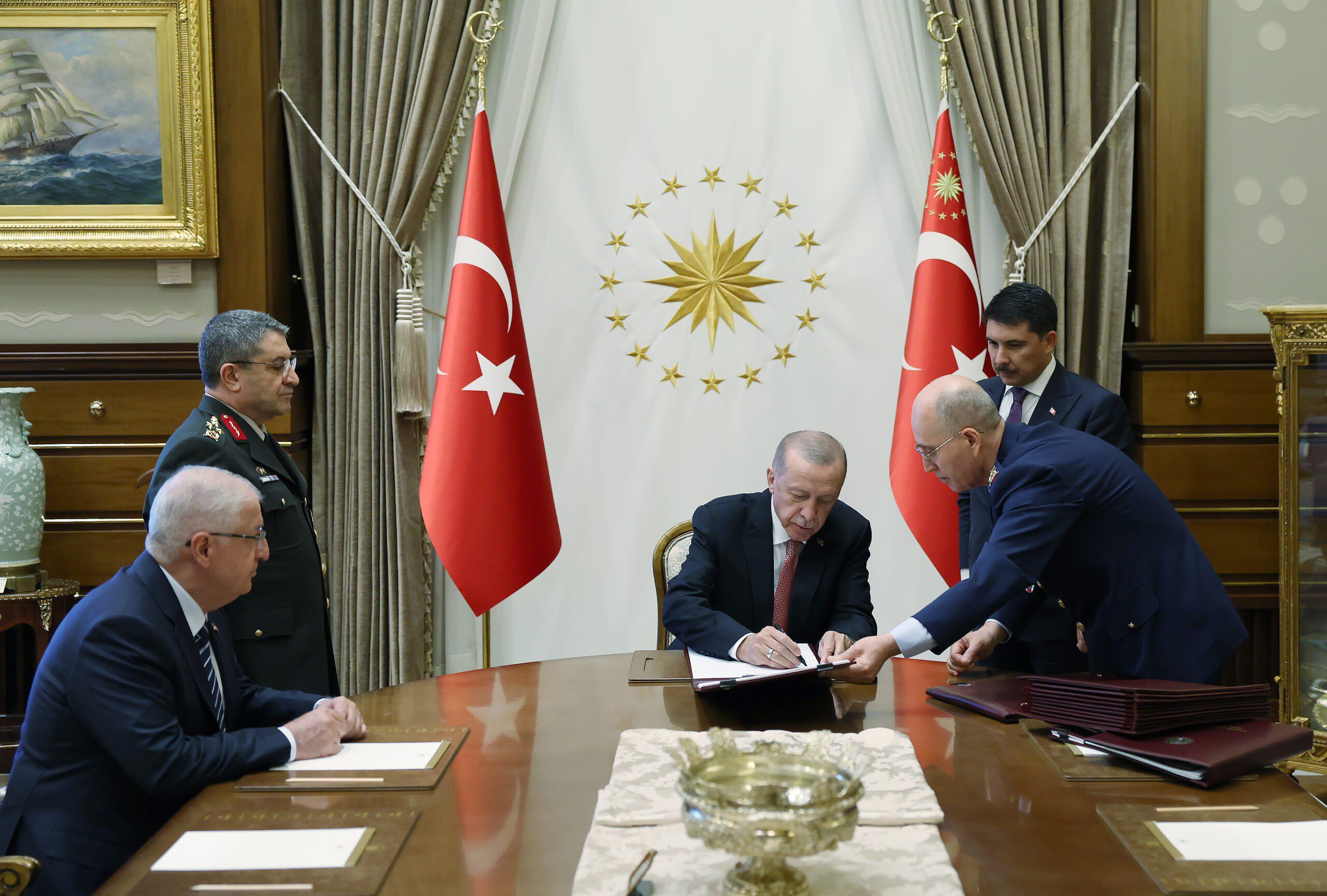 Erdoğan YAŞ kararlarını imzaladı. TSK'da bir ilk gerçekleşti! 10 AA 20230803 31831532 31831529 CUMHURBASKANI RECEP TAYYIP ERDOGAN scaled