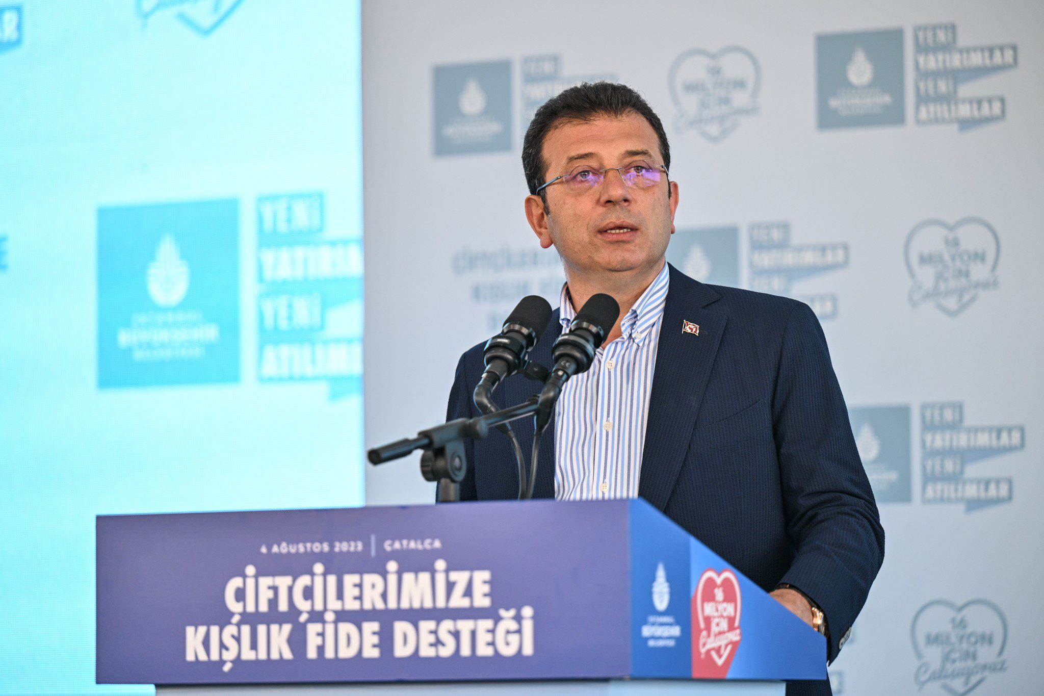 Ekrem İmamoğlu'ndan U dönüşü! 9 AA 20230804 31847873 31847868 IBB BASKANI IMAMOGLU SEBZE FIDESI DAGITTI