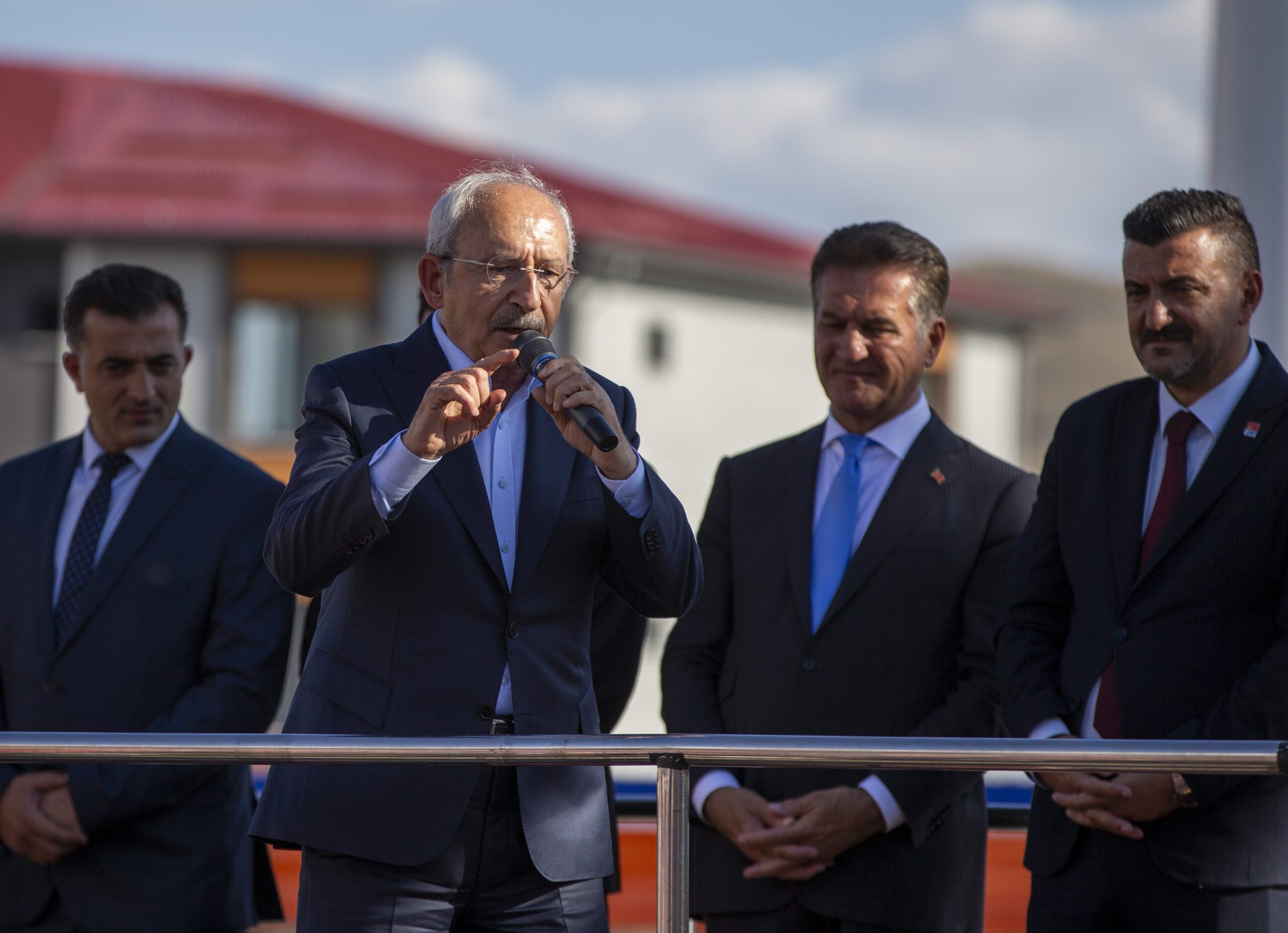Kılıçdaroğlu'dan muhteşem geri dönüş! İlk miting gafla başladı 6 AA 20230805 31856142 31856141 CHP GENEL BASKANI KILICDAROGLU ERZINCANDAKI HALK BULUSMASINDA KONUSTU scaled