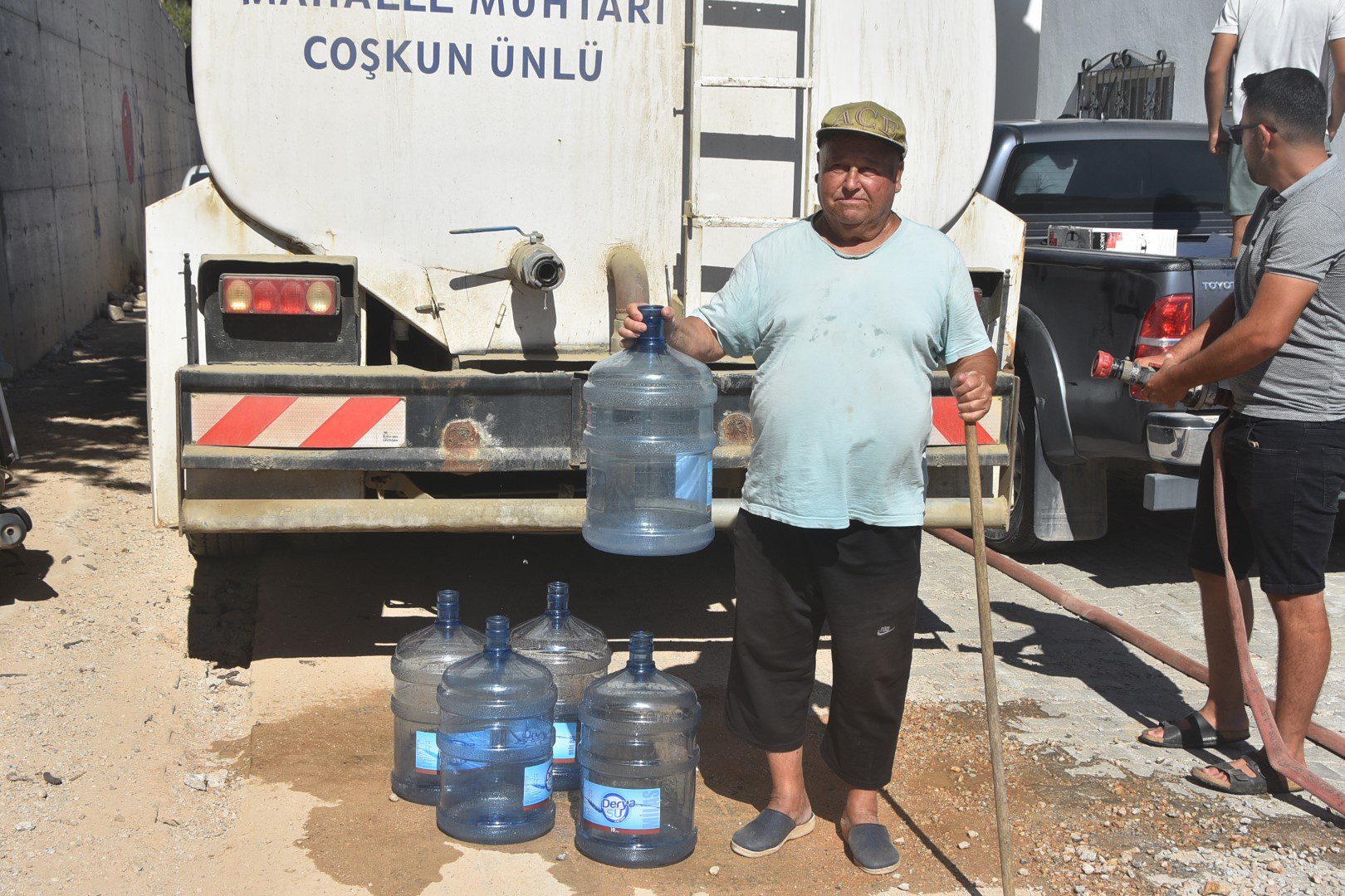 Bodrum'da su krizi! Tankerlerden su taşınıyor! 6 AA 20230808 31876048 31876046 BODRUMDA SU KESINTISI SIKINTISI SURUYOR