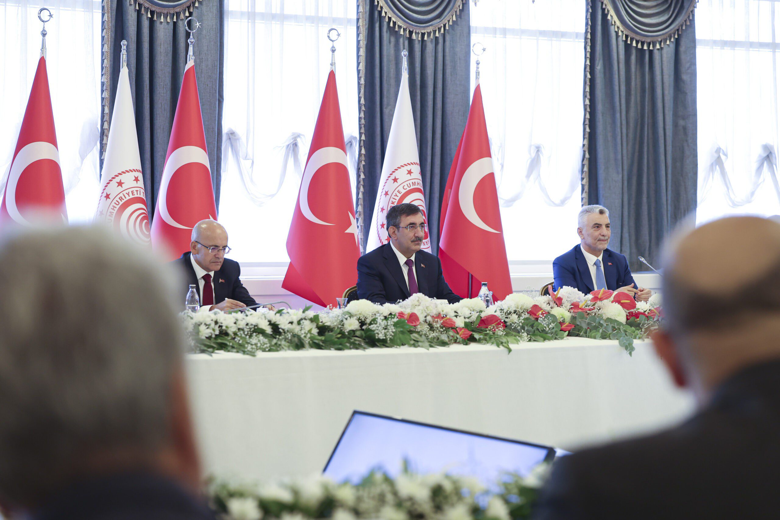 AA 20230808 31876156 31876138 CUMHURBASKANI YARDIMCISI YILMAZ 2023 YILI 2 YARIYIL EKONOMI VE ISTISARE TOPLANTISININ ARDINDAN KONUSTU scaled