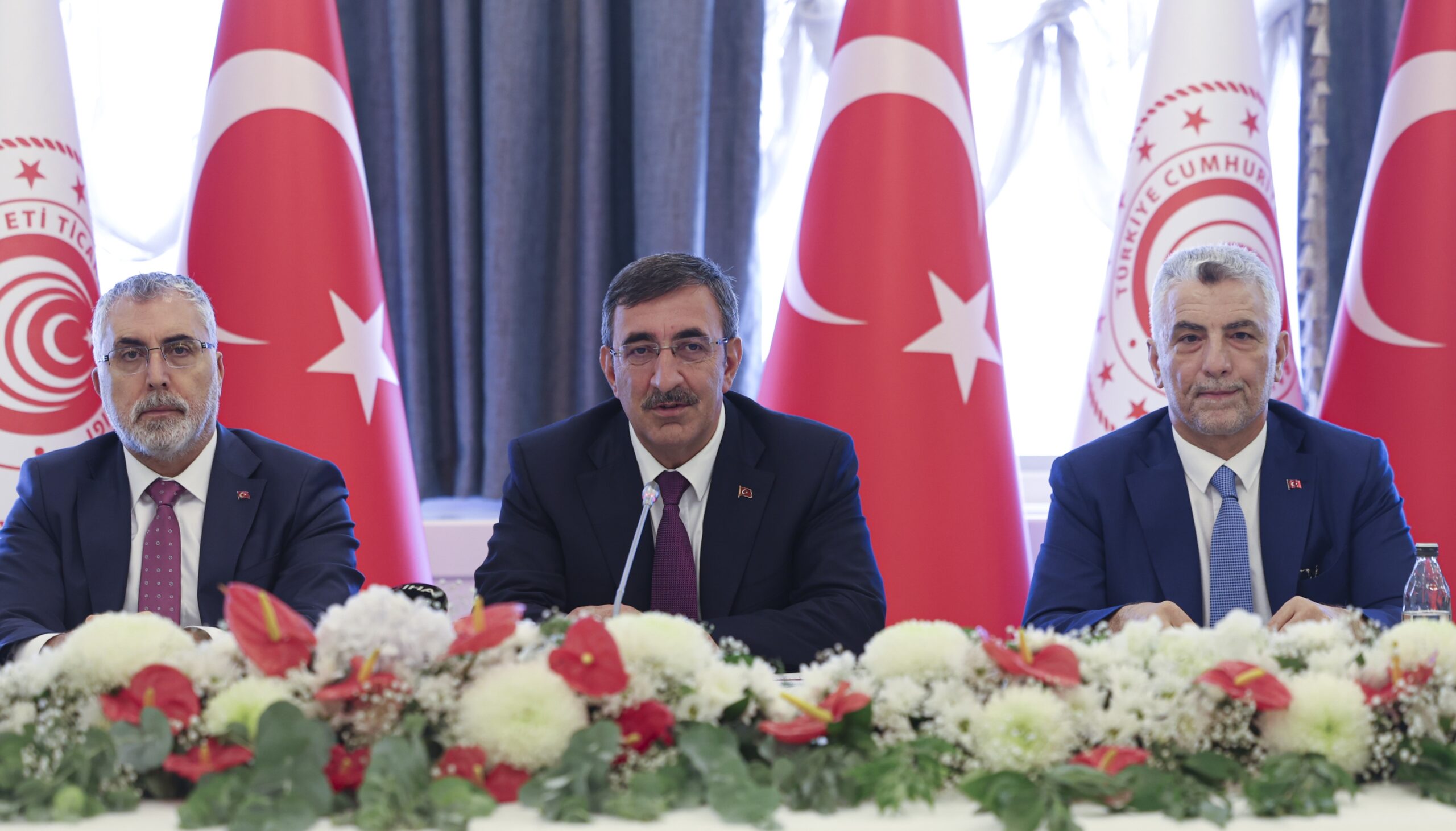AA 20230808 31876156 31876144 CUMHURBASKANI YARDIMCISI YILMAZ 2023 YILI 2 YARIYIL EKONOMI VE ISTISARE TOPLANTISININ ARDINDAN KONUSTU scaled