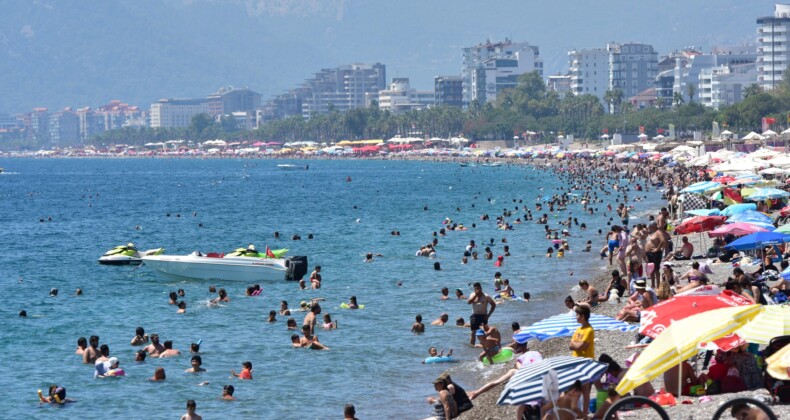 Antalya’da hava sıcaklığı 30, deniz sıcaklığı 32 derece!