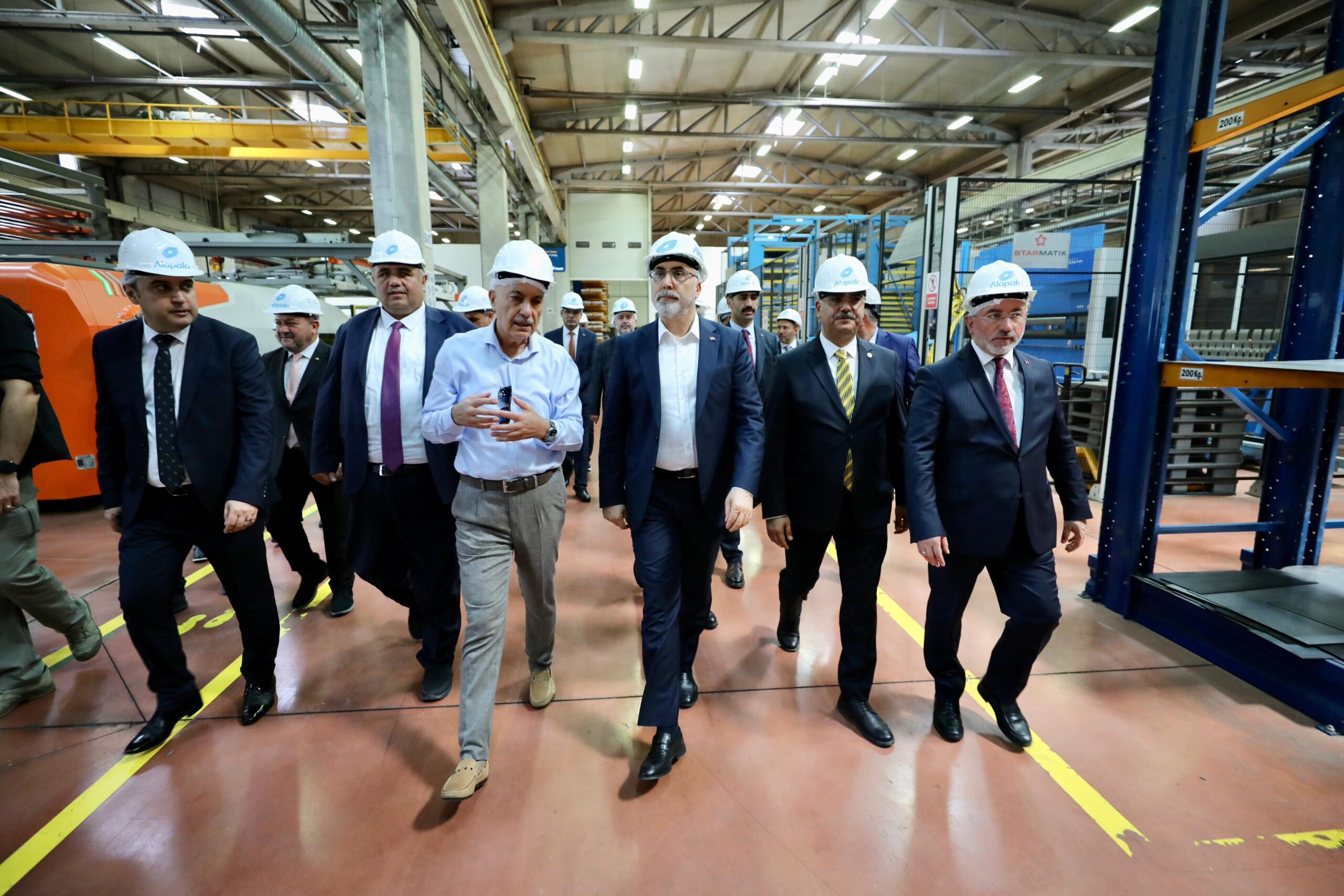 Zam bekleyen emekliler için tarih belli oldu! 10 AA 20230812 31904119 31904117 CALISMA VE SOSYAL GUVENLIK BAKANI ISIKHAN CORUMDA ZIYARETLERDE BULUNDU scaled