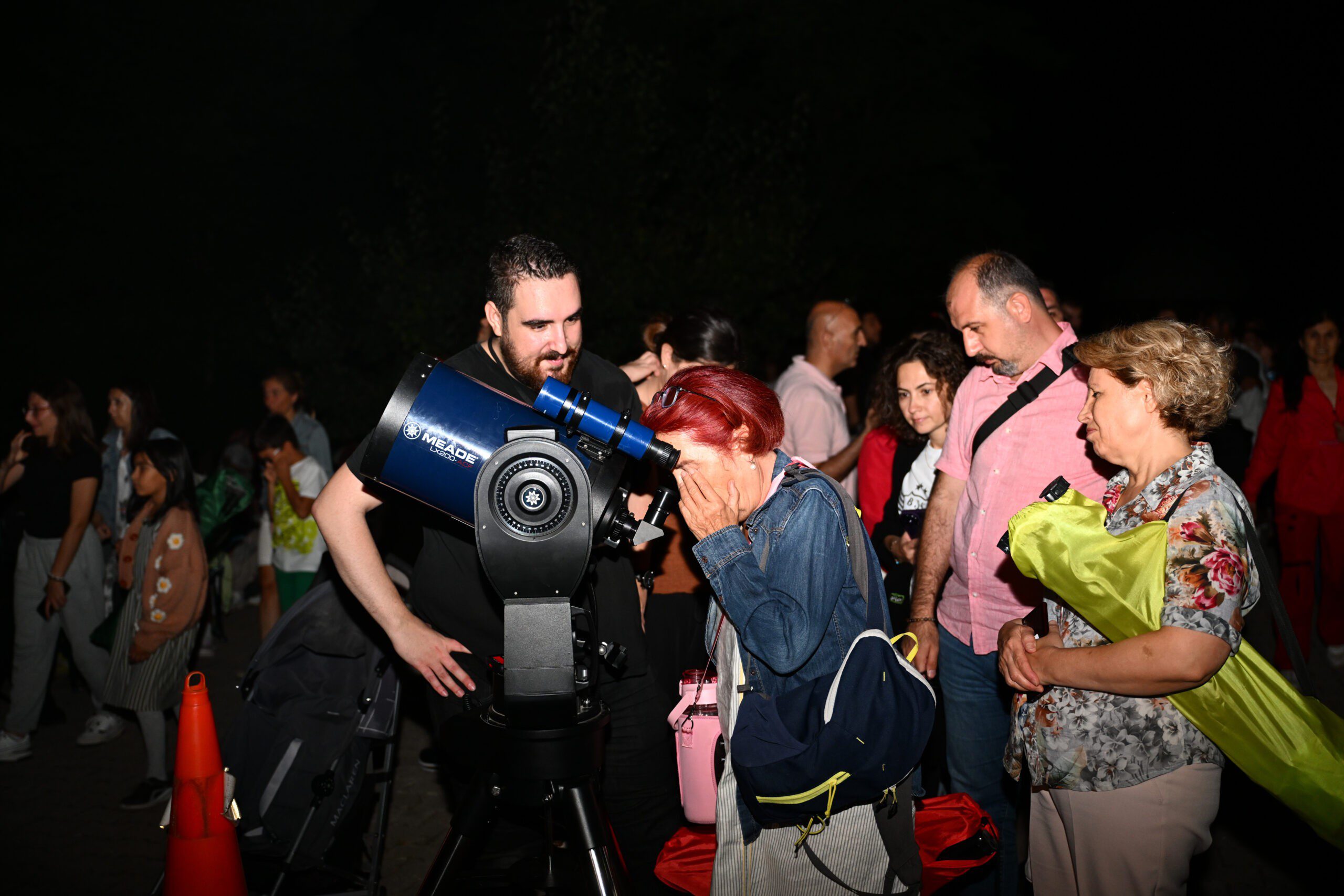 Meteor yağmuru izlemek için rasathaneye geldiler 7 AA 20230812 31906016 31906012 METEOR YAGMURUNU IZLEMEK ISTEYENLER RASATHANEDE BULUSTU scaled
