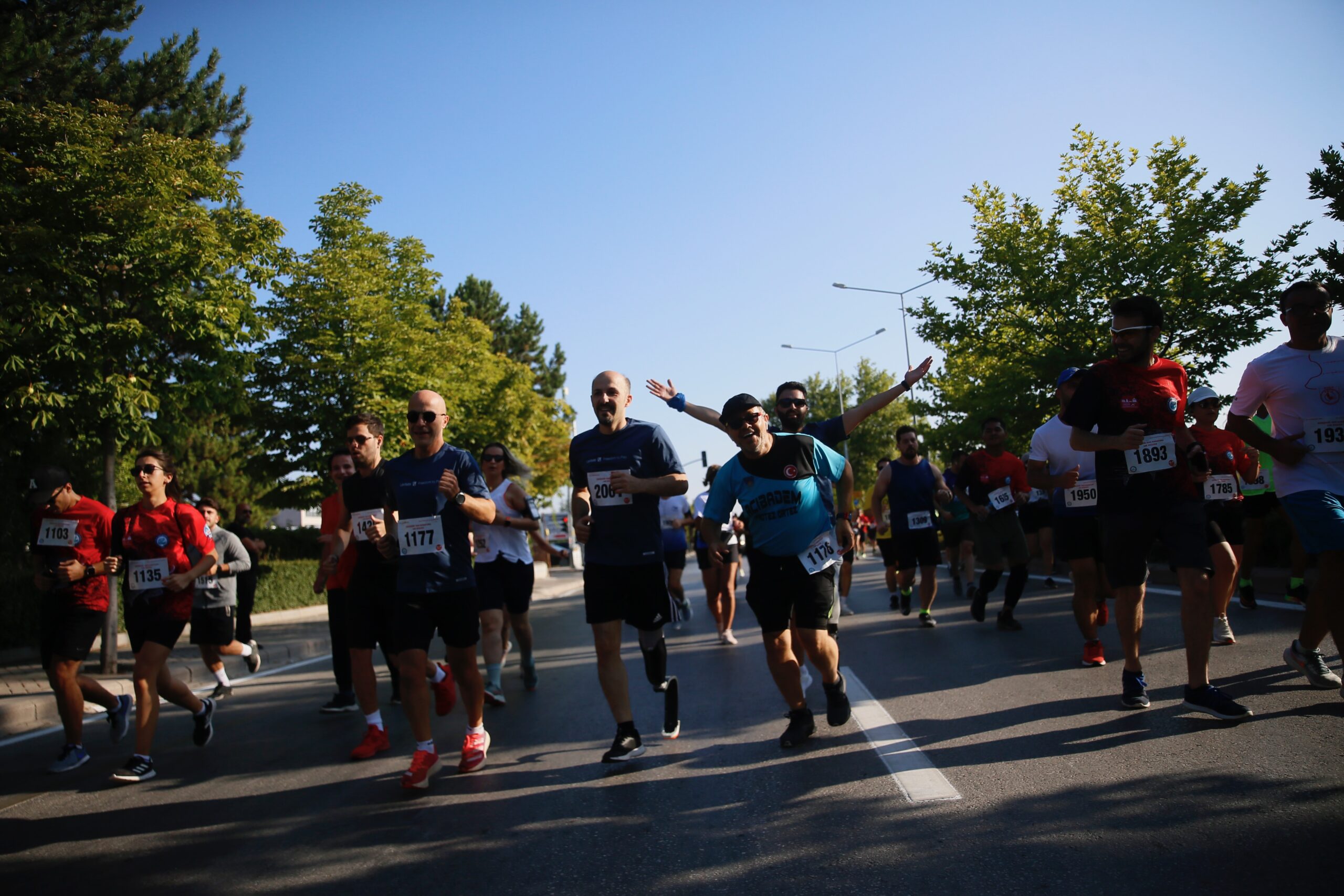Eskişehir'de yaşlısı genci herkes koşuya katıldı 18 AA 20230813 31909725 31909720 ESKISEHIR YARI MARATONU VE SPOR FESTIVALI SONA ERDI scaled