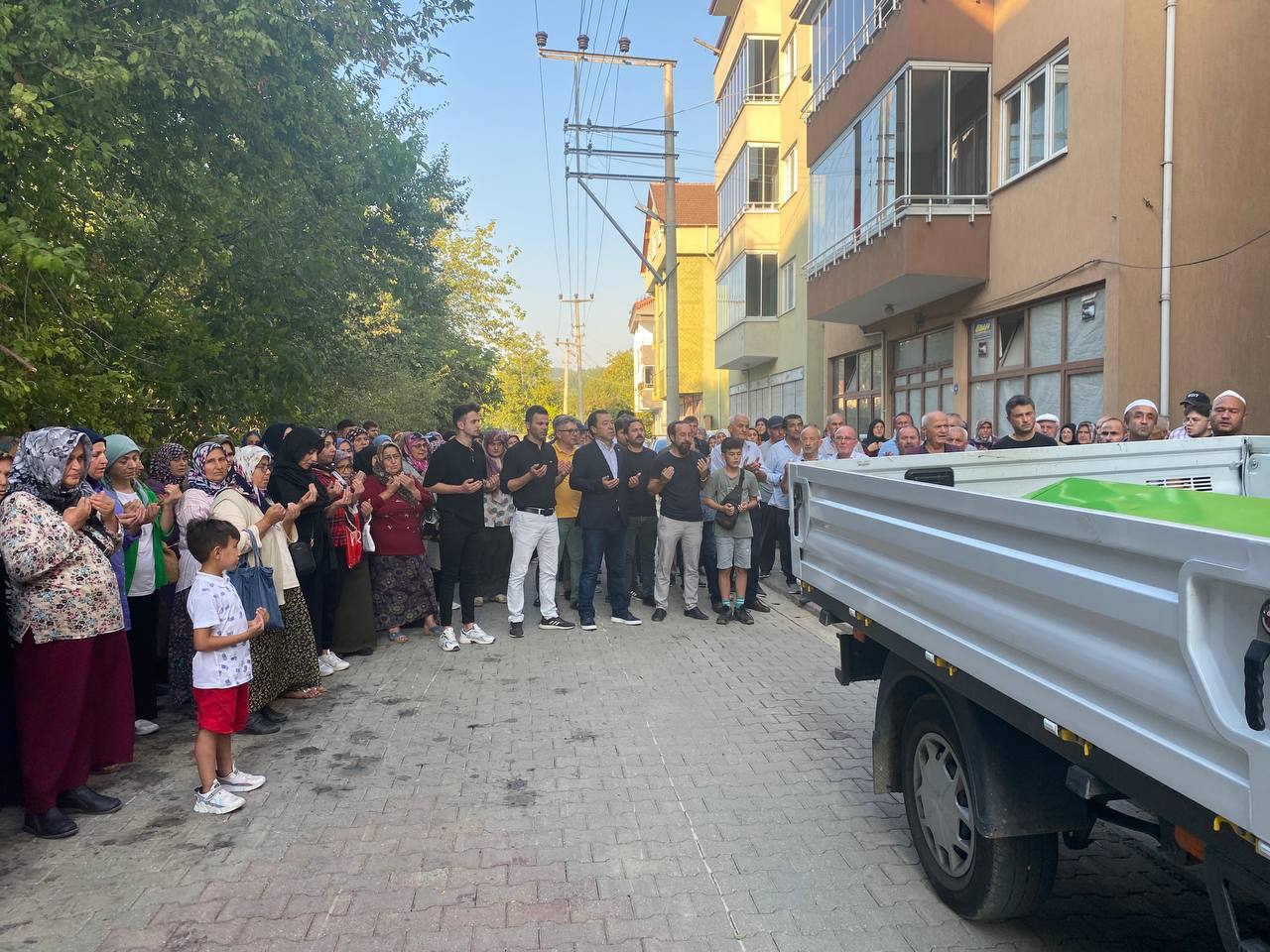 Korkunç cinayet! Annesini 110, anneannesini 6 parçaya ayırmış! 22 AA 20230813 31910580 31910574 ZONGULDAKTA BIR KADIN ANNESINI VE ANNEANNESINI BALTAYLA OLDURDU
