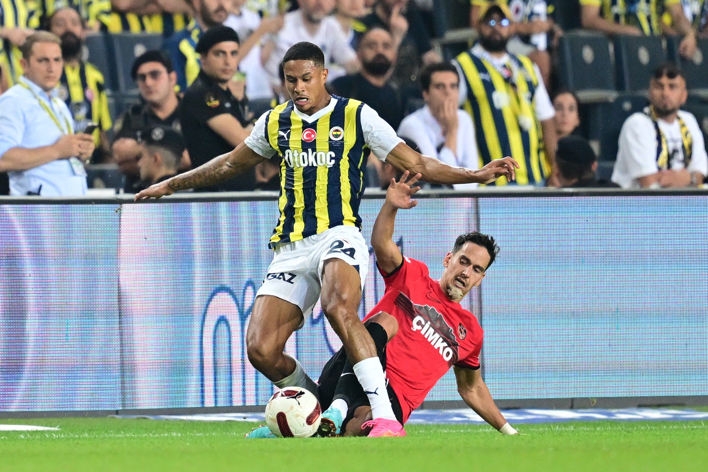 Fenerbahçe sezona galibiyetle başladı 5 AA 20230813 31911437 31911432 FENERBAHCE GAZIANTEP FK
