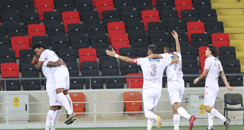 Sivasspor, deplasmanda Gaziantep FK’yi 3-1 yendi