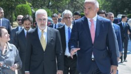 Kültür ve Turizm Bakanı Mehmet Nuri Ersoy, Tamer Karadağlı’nın müdür olduğu Devlet Tiyatroları’nı ziyaret etti!