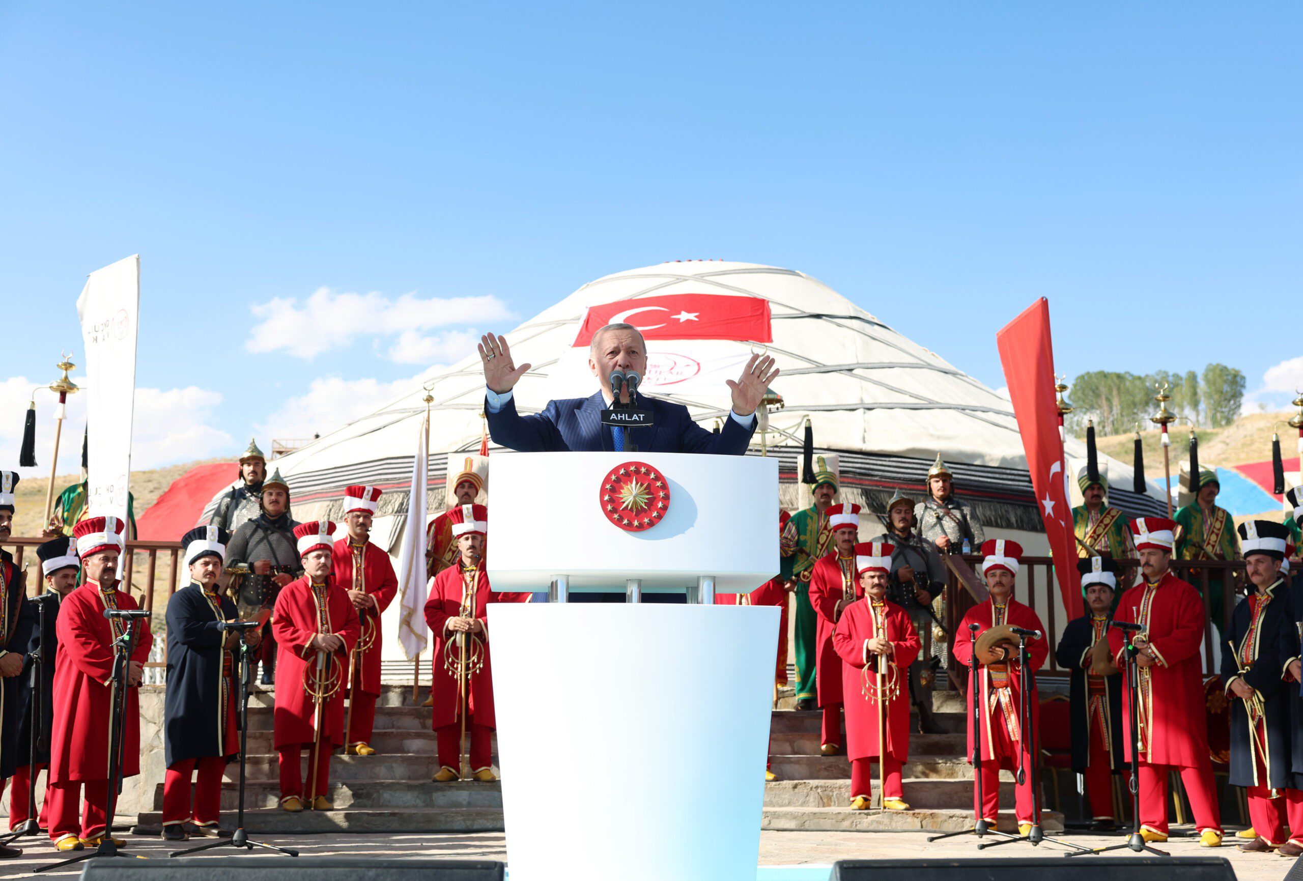 Cumhurbaşkanı Erdoğan Ahlat'tan önemli mesajlar verdi! 25 AA 20230825 31997078 31997073 CUMHURBASKANI RECEP TAYYIP ERDOGAN scaled