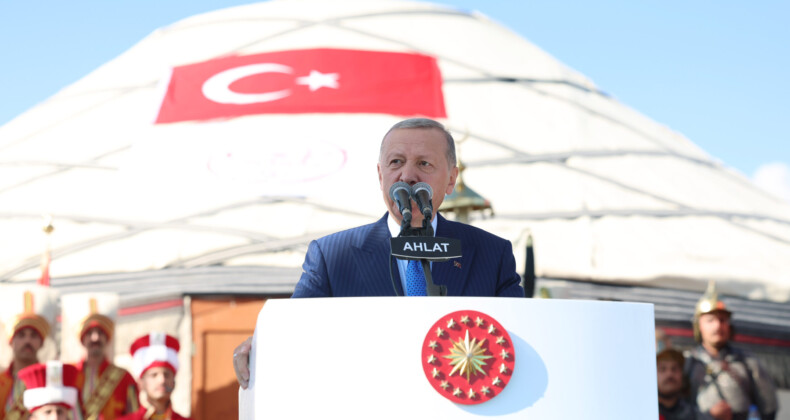 Cumhurbaşkanı Erdoğan Ahlat’tan önemli mesajlar verdi!