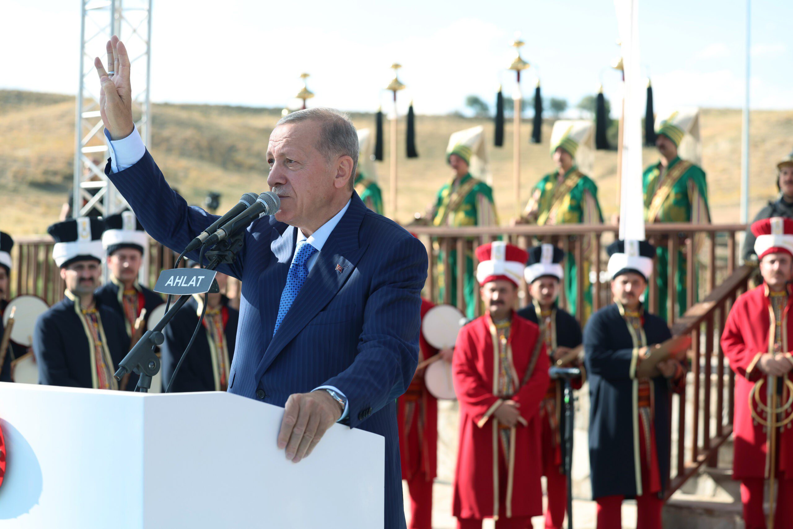 Cumhurbaşkanı Erdoğan Ahlat'tan önemli mesajlar verdi! 27 AA 20230825 31997078 31997075 CUMHURBASKANI RECEP TAYYIP ERDOGAN scaled