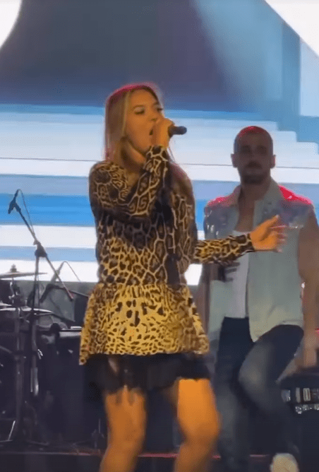 Demet Akalın sahneyi bastı! İşte o anlar! 12 Ekran goruntusu 2023 08 14 115515