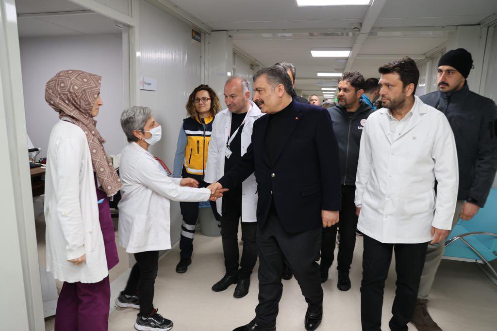 Sağlık Bakanı Koca'dan sağlık çalışanları mesajı... 7 FrM1XldWAAwzyCa